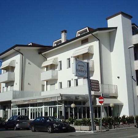 Hotel Zodiaco Lido di Jesolo Bagian luar foto