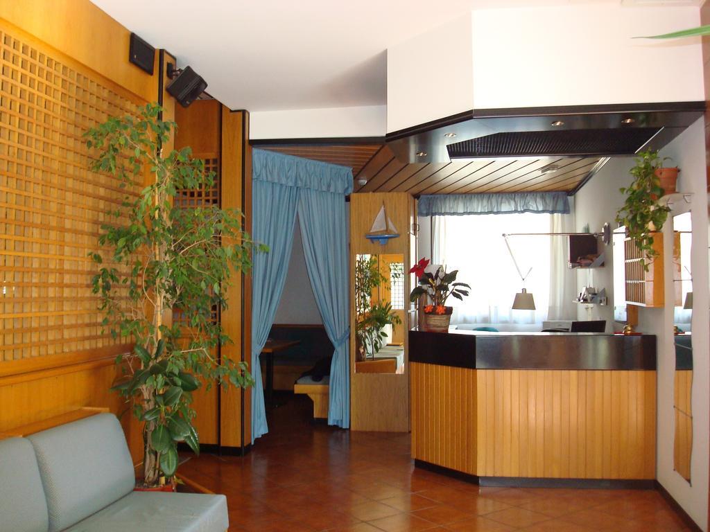 Hotel Zodiaco Lido di Jesolo Bagian luar foto