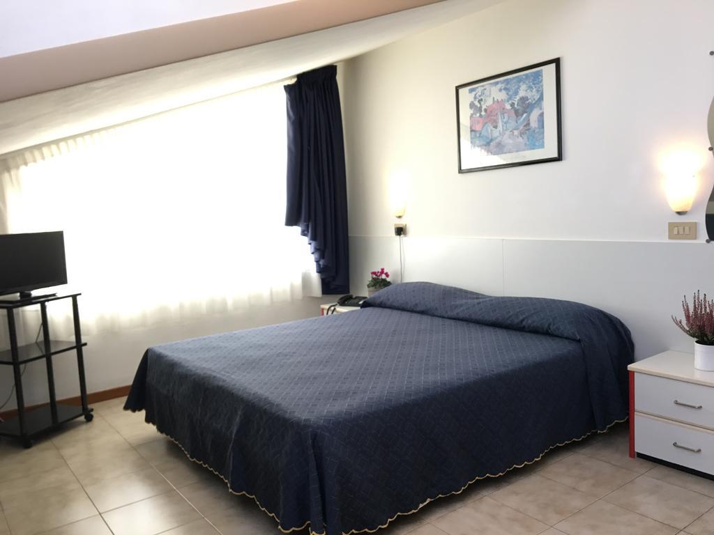 Hotel Zodiaco Lido di Jesolo Bagian luar foto
