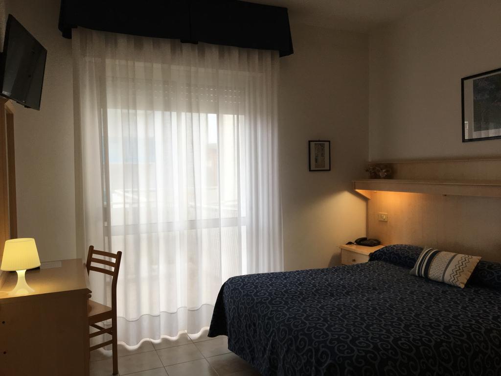 Hotel Zodiaco Lido di Jesolo Bagian luar foto