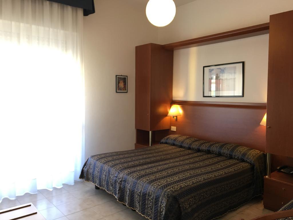 Hotel Zodiaco Lido di Jesolo Bagian luar foto