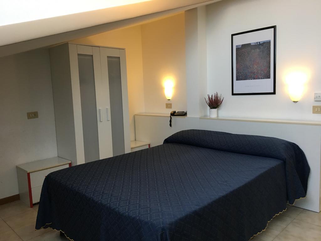 Hotel Zodiaco Lido di Jesolo Bagian luar foto
