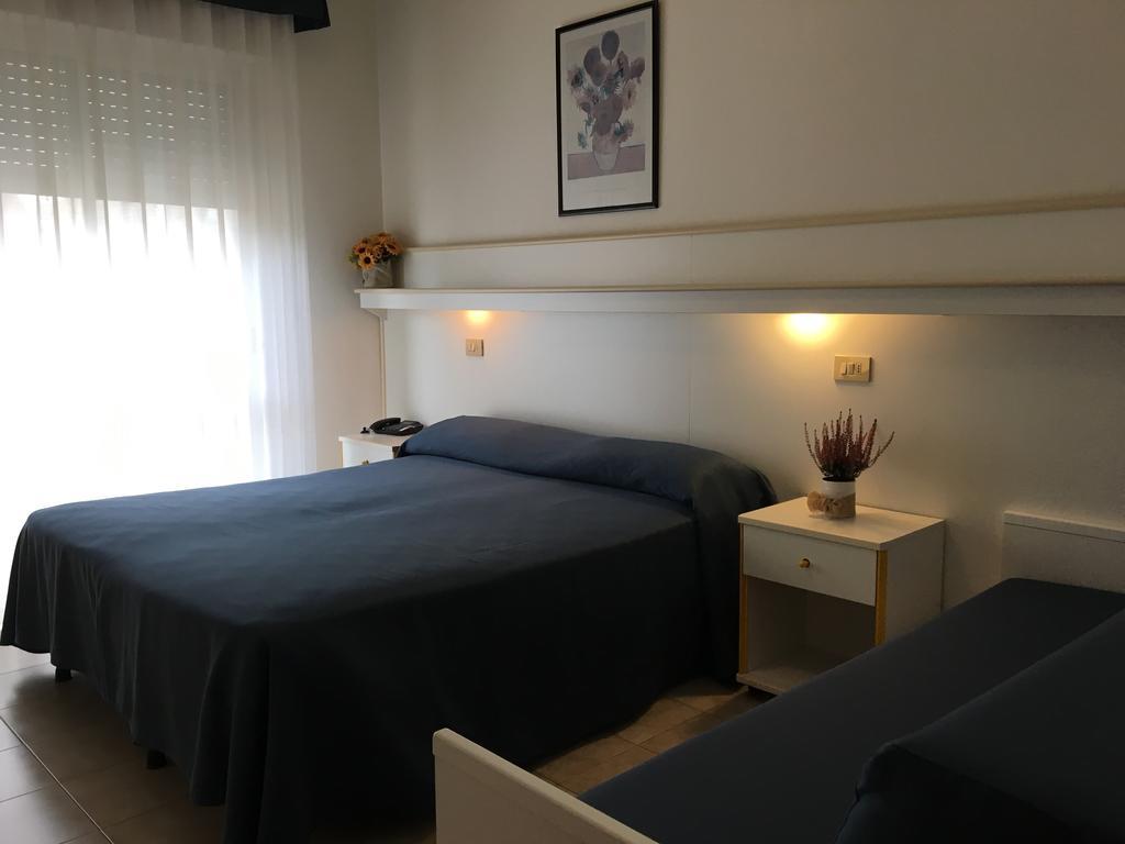 Hotel Zodiaco Lido di Jesolo Bagian luar foto