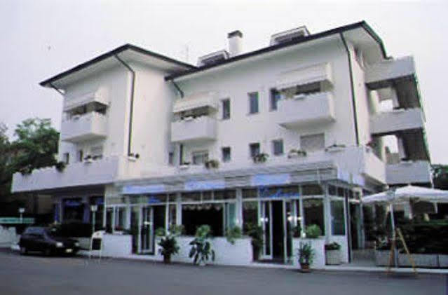 Hotel Zodiaco Lido di Jesolo Bagian luar foto