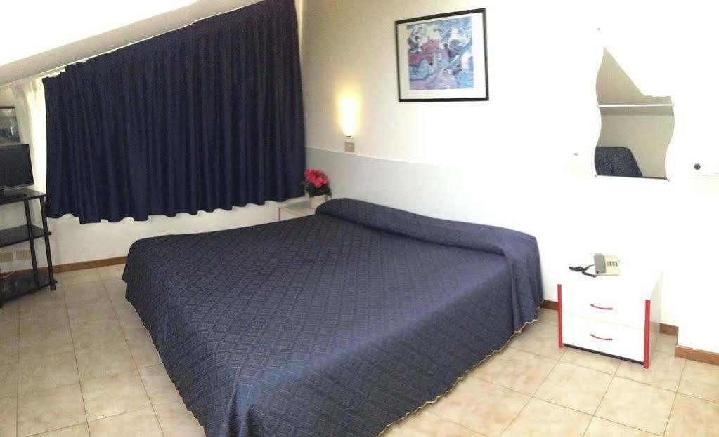 Hotel Zodiaco Lido di Jesolo Bagian luar foto