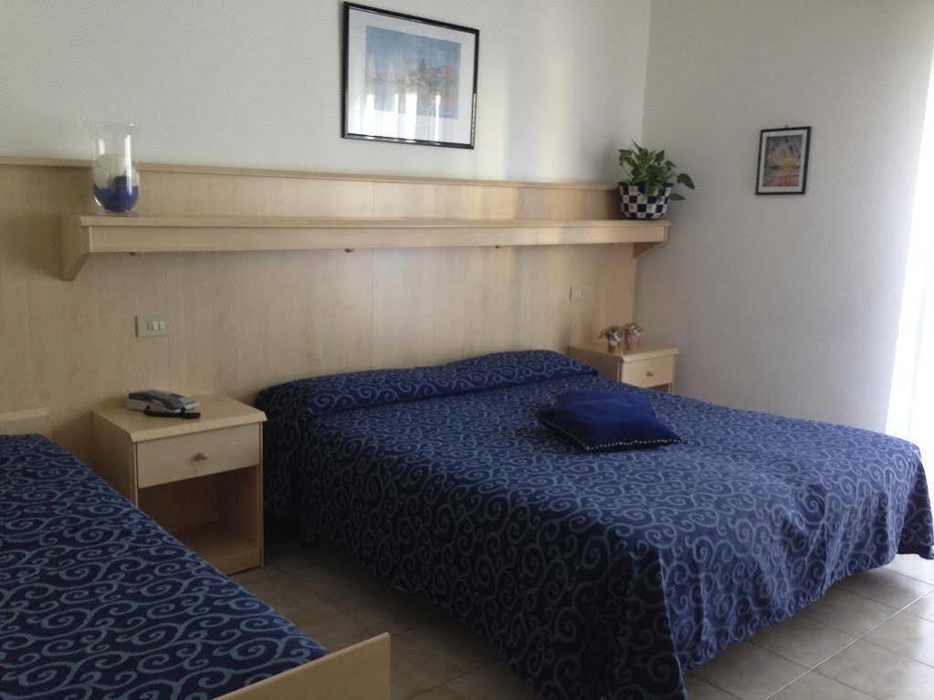 Hotel Zodiaco Lido di Jesolo Bagian luar foto