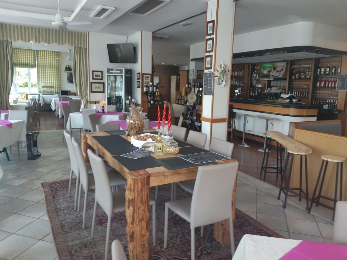 Hotel Zodiaco Lido di Jesolo Bagian luar foto